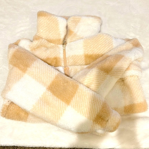 never worn fuzzy winter jacket! Very soft, perfect condition - Picture 1 of 3